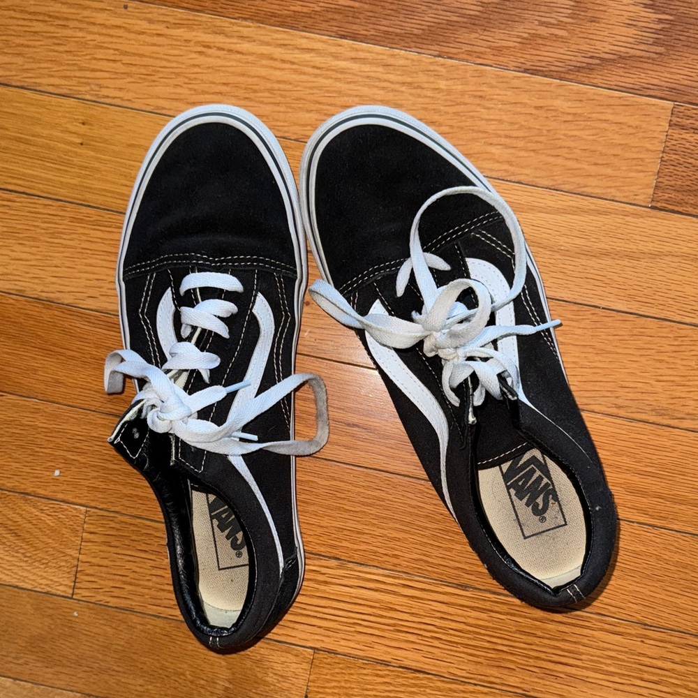 Vans Old Skool Classic Black and White Low-Tops